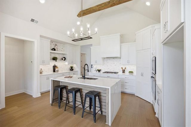 2809 SW Heartland Road, Lee's Summit, MO 64082