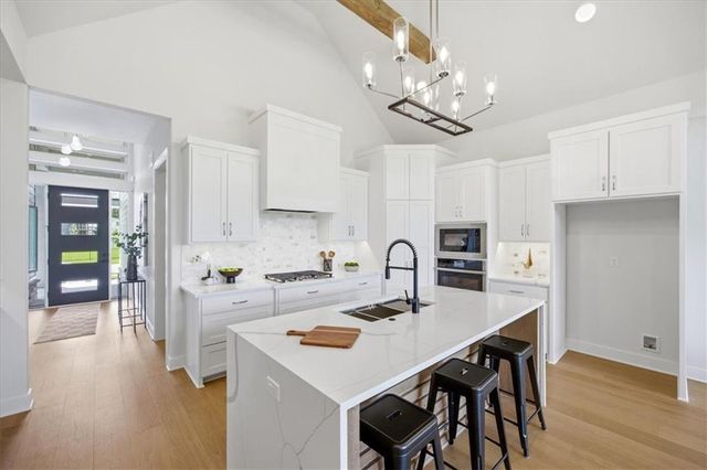 2809 SW Heartland Road, Lee's Summit, MO 64082