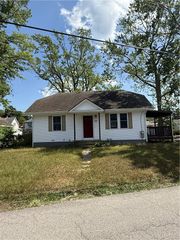 63 Shore Road, East Providence, RI 02915