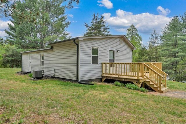 24 Robin Ridge RD, Rocky Mount, VA 24151