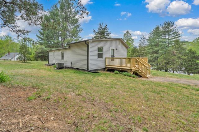 24 Robin Ridge RD, Rocky Mount, VA 24151