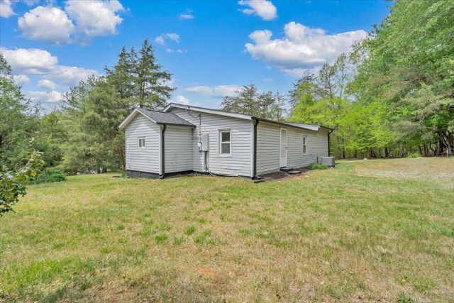 24 Robin Ridge RD, Rocky Mount, VA 24151