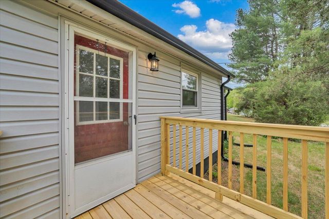 24 Robin Ridge RD, Rocky Mount, VA 24151