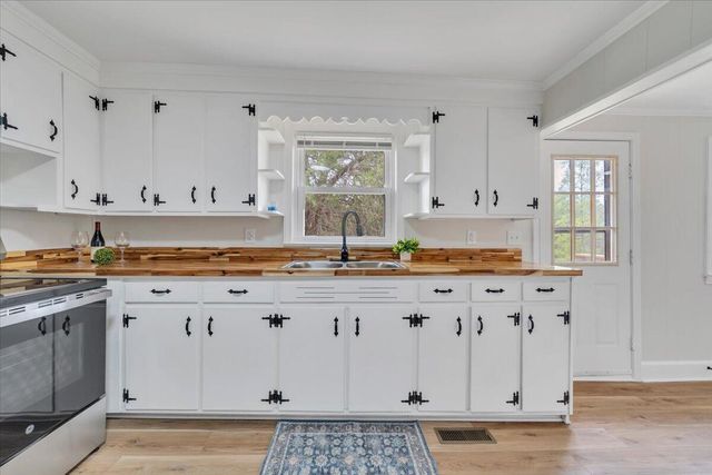 24 Robin Ridge RD, Rocky Mount, VA 24151