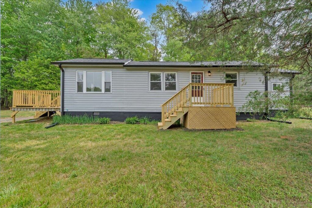 24 Robin Ridge RD, Rocky Mount, VA 24151