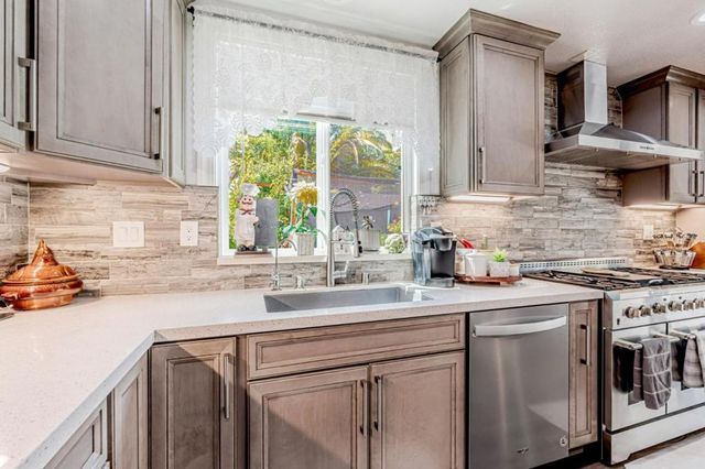 615 Heron Drive, Los Banos, CA 93635