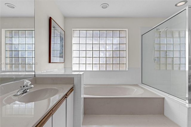 10132 NW 4th St, Plantation, FL 33324