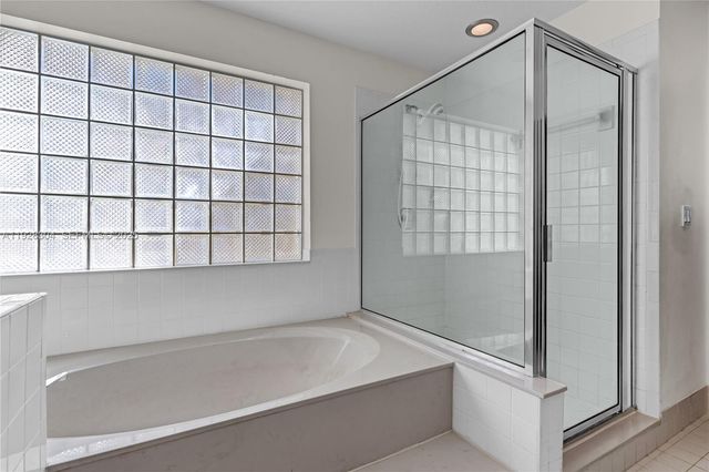 10132 NW 4th St, Plantation, FL 33324