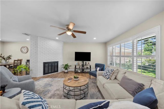 24607 Fourl, Newhall, CA 91321