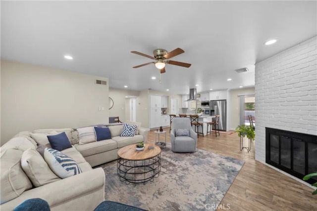 24607 Fourl, Newhall, CA 91321