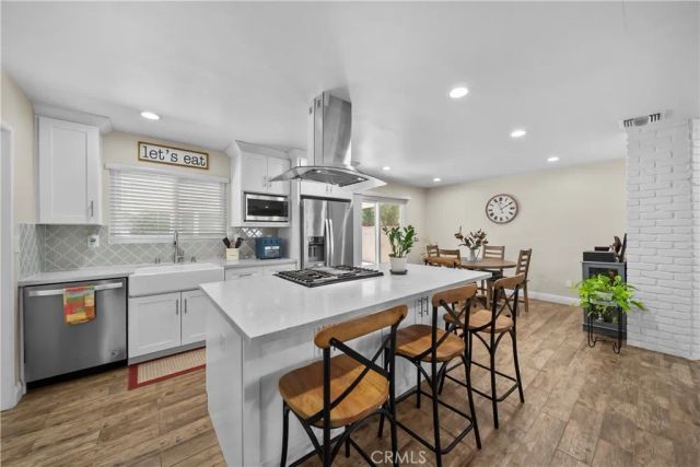 24607 Fourl, Newhall, CA 91321