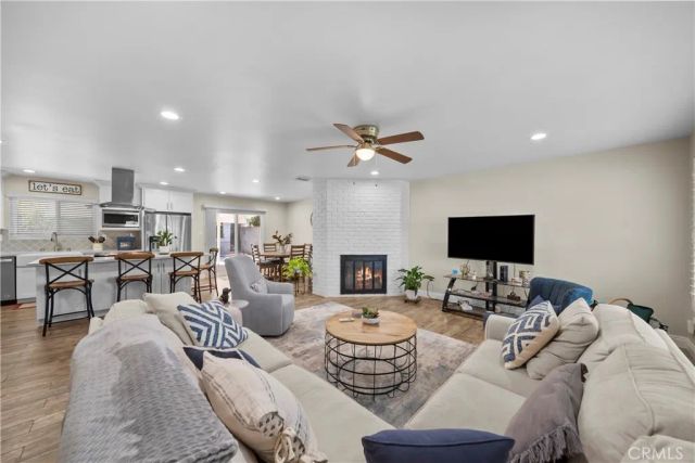 24607 Fourl, Newhall, CA 91321