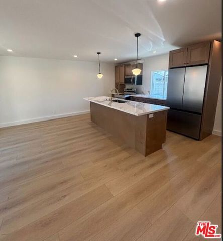 16130 Devonshire Street, Granada Hills (los Angeles), CA 91344