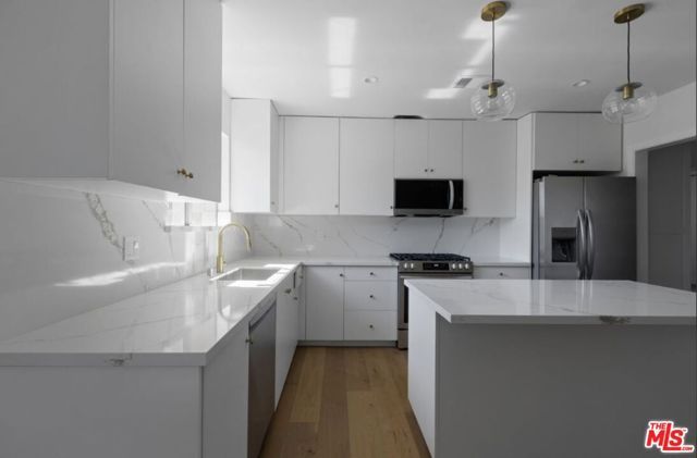 16130 Devonshire Street, Granada Hills (los Angeles), CA 91344