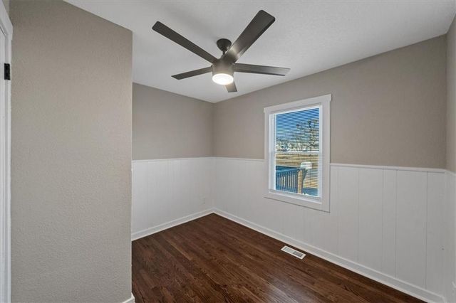 1602 S Queen Ridge Way, Independence, MO 64050