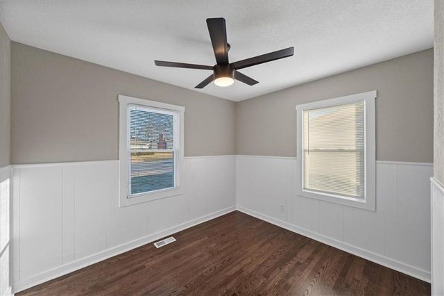 1602 S Queen Ridge Way, Independence, MO 64050