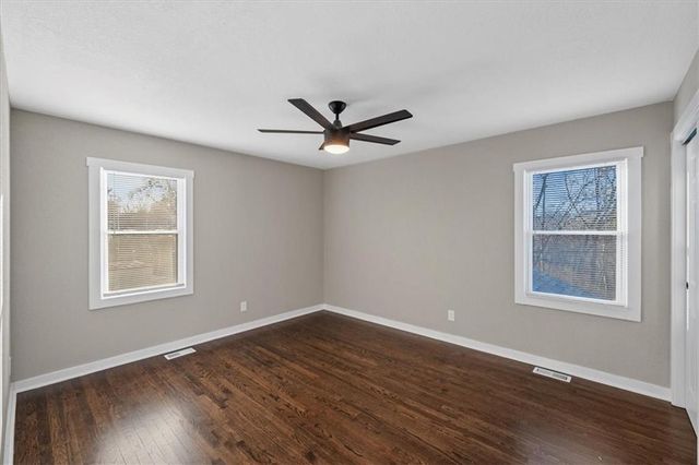 1602 S Queen Ridge Way, Independence, MO 64050