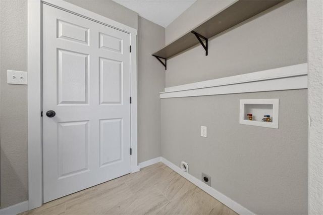 1602 S Queen Ridge Way, Independence, MO 64050