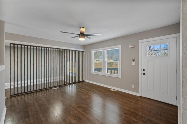 1602 S Queen Ridge Way, Independence, MO 64050