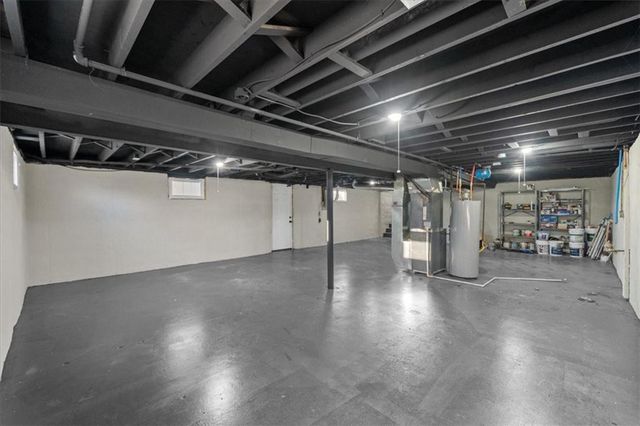 1602 S Queen Ridge Way, Independence, MO 64050