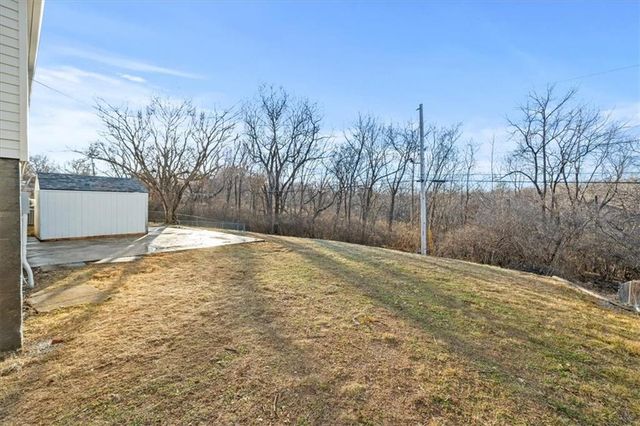 1602 S Queen Ridge Way, Independence, MO 64050