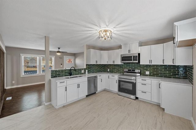 1602 S Queen Ridge Way, Independence, MO 64050