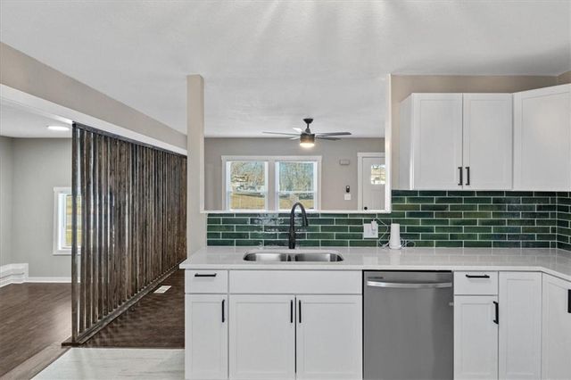 1602 S Queen Ridge Way, Independence, MO 64050