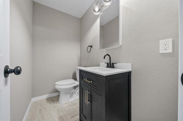 1602 S Queen Ridge Way, Independence, MO 64050