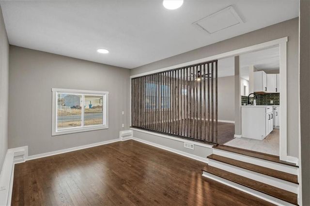 1602 S Queen Ridge Way, Independence, MO 64050