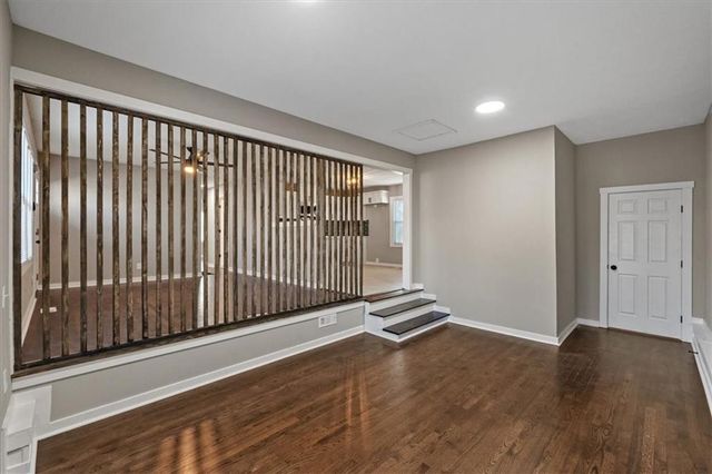 1602 S Queen Ridge Way, Independence, MO 64050