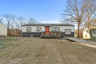 1602 S Queen Ridge Way, Independence, MO 64050
