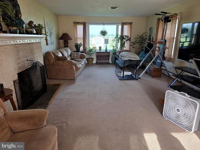 35 TRAIL RD N, Elizabethtown, PA 17022