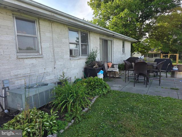 35 TRAIL RD N, Elizabethtown, PA 17022