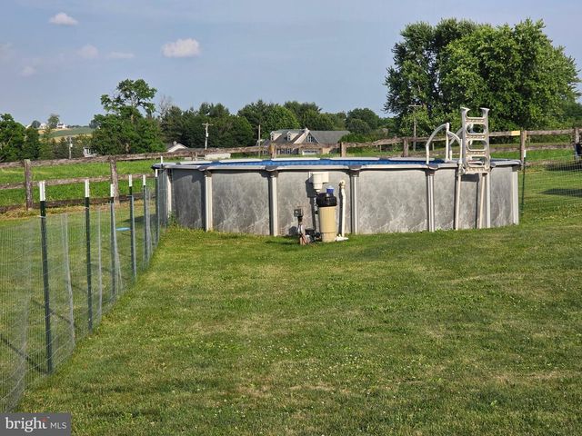 35 TRAIL RD N, Elizabethtown, PA 17022