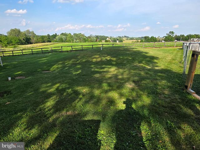 35 TRAIL RD N, Elizabethtown, PA 17022