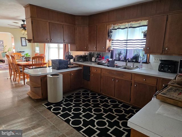 35 TRAIL RD N, Elizabethtown, PA 17022