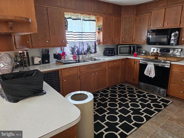 35 TRAIL RD N, Elizabethtown, PA 17022