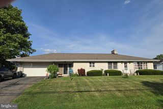 35 TRAIL RD N, Elizabethtown, PA 17022