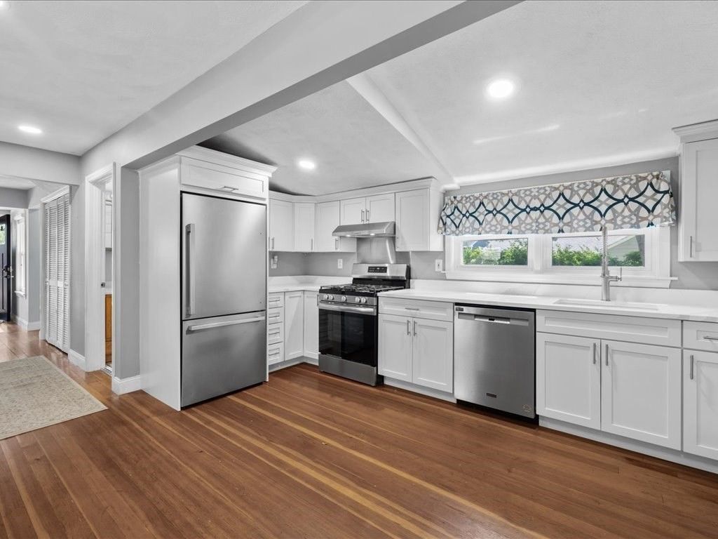 32 Oakwood Ave, Saugus, MA 01906