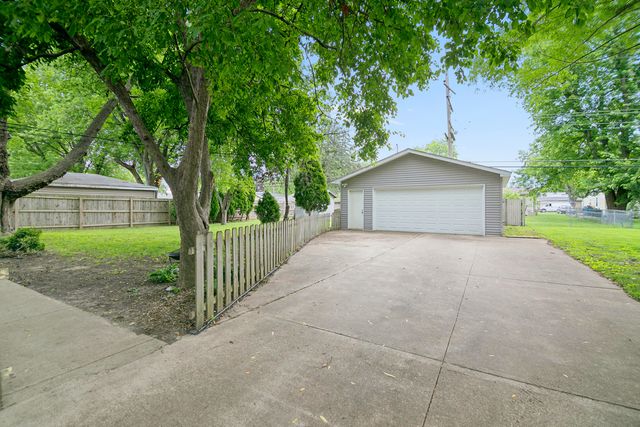 660 Jonette Avenue, Bradley, IL 60915