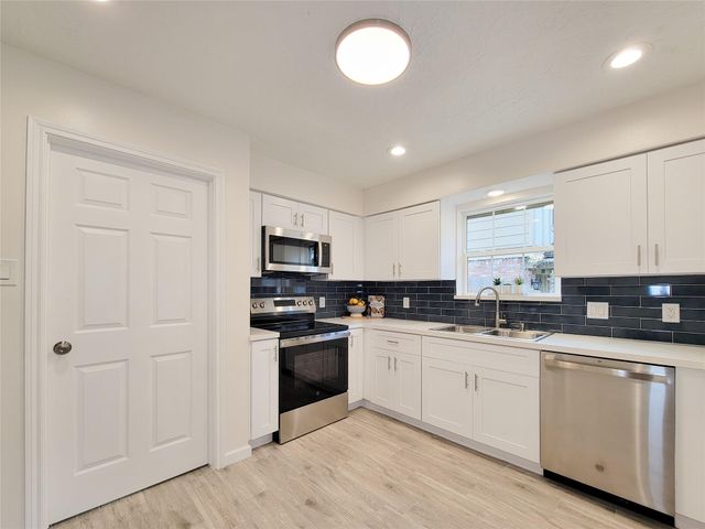 10703 Idlebrook Drive, Houston, TX 77070