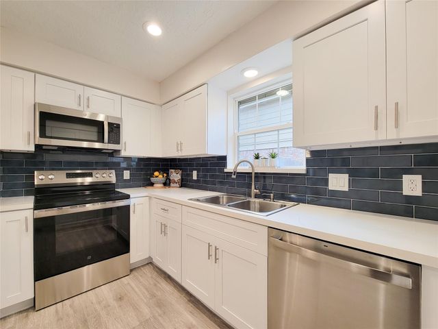 10703 Idlebrook Drive, Houston, TX 77070