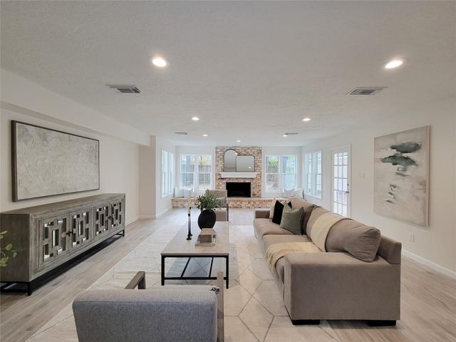 10703 Idlebrook Drive, Houston, TX 77070