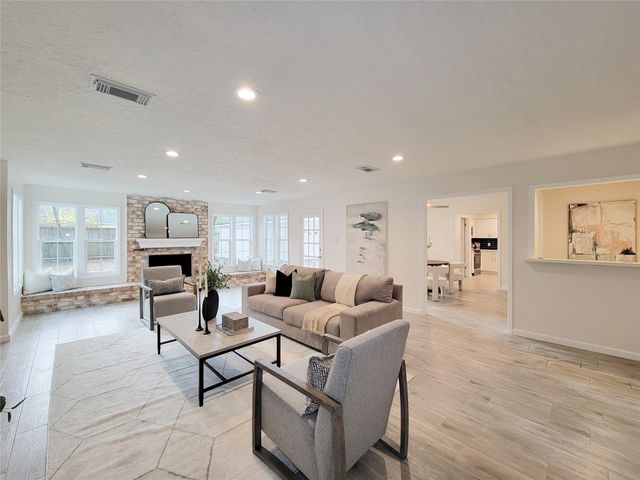 10703 Idlebrook Drive, Houston, TX 77070