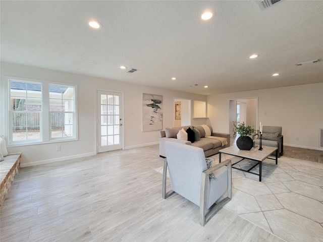 10703 Idlebrook Drive, Houston, TX 77070