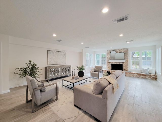 10703 Idlebrook Drive, Houston, TX 77070