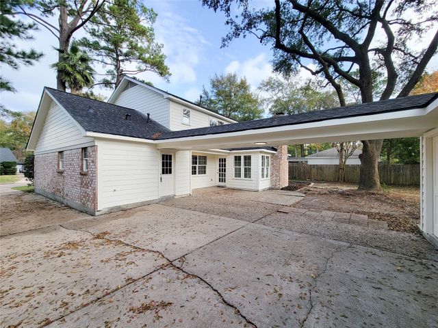 10703 Idlebrook Drive, Houston, TX 77070