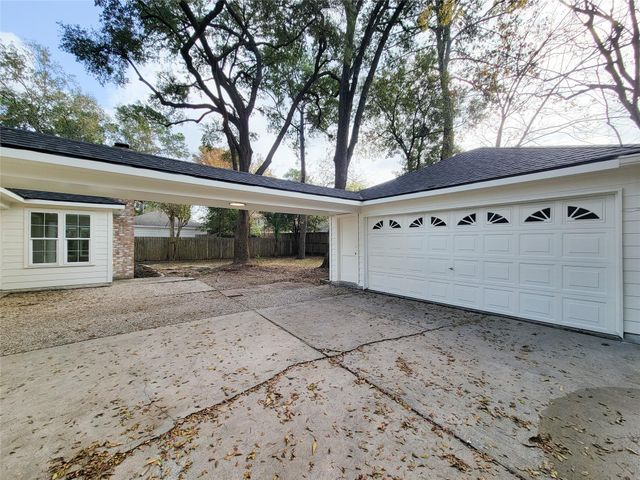 10703 Idlebrook Drive, Houston, TX 77070