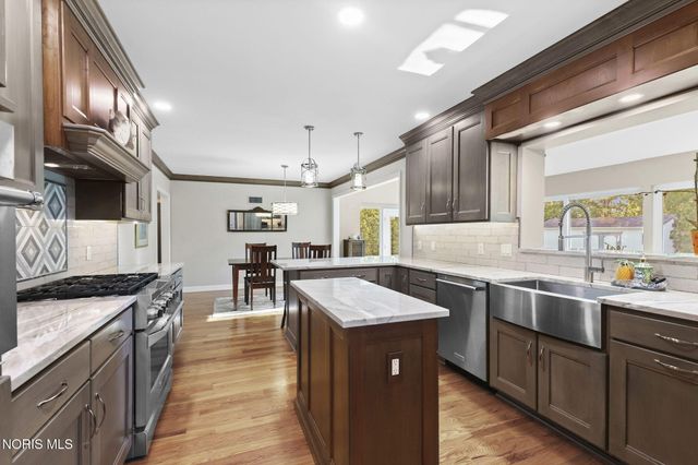 2128 Evergreen Road, Ottawa Hills, OH 43606
