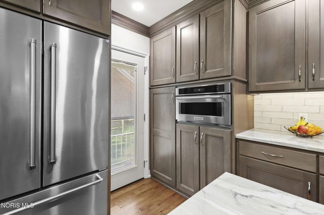 2128 Evergreen Road, Ottawa Hills, OH 43606